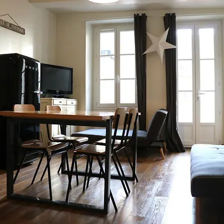 Apartment Centre *